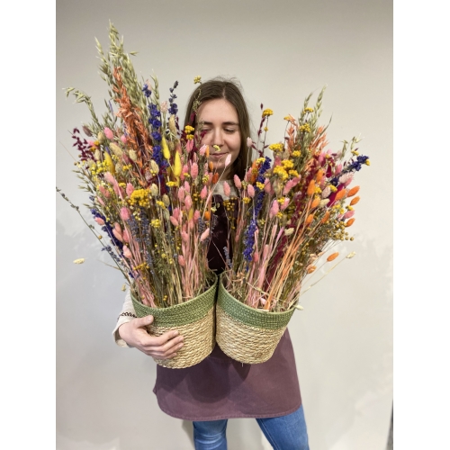 Mand met droogbloemen M