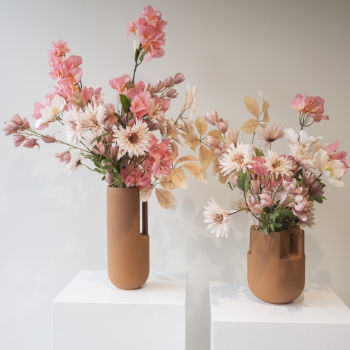 Terracotta vaas met handvaten + blijvende bloemen 